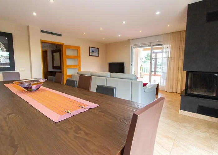 Catalunya Casas Tranquil Paradise, Private Pool And Only 200 Meters To Beach!